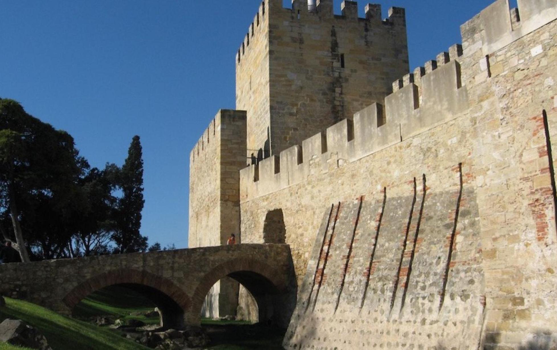 Appartamento Stylish Getaway In A Mezzanine Flat By The Castle Lisbona Esterno foto