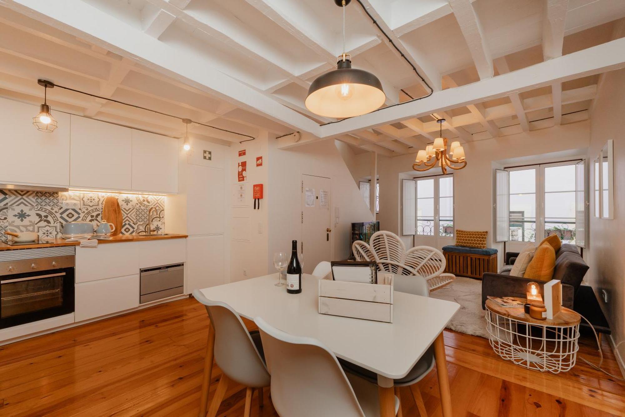 Appartamento Stylish Getaway In A Mezzanine Flat By The Castle Lisbona Esterno foto