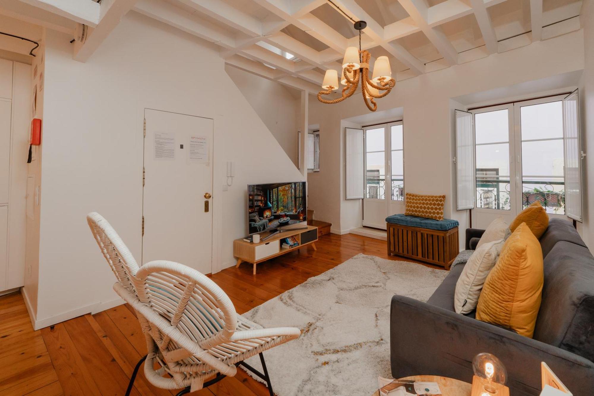 Appartamento Stylish Getaway In A Mezzanine Flat By The Castle Lisbona Esterno foto