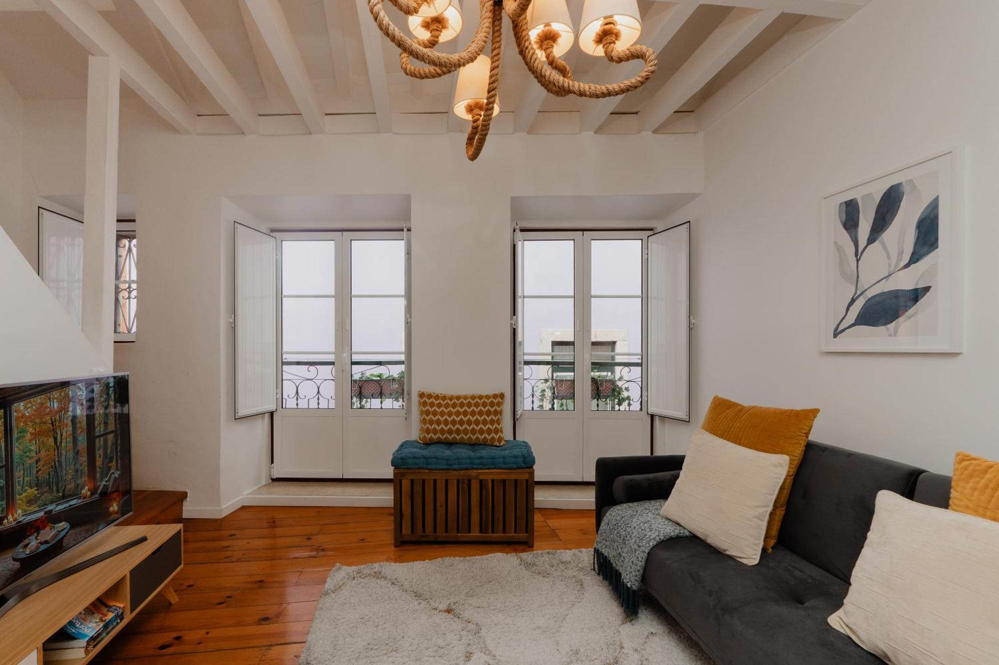Appartamento Stylish Getaway In A Mezzanine Flat By The Castle Lisbona Esterno foto