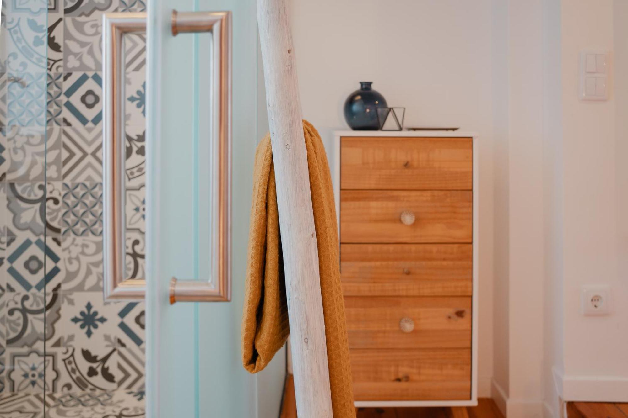 Appartamento Stylish Getaway In A Mezzanine Flat By The Castle Lisbona Esterno foto