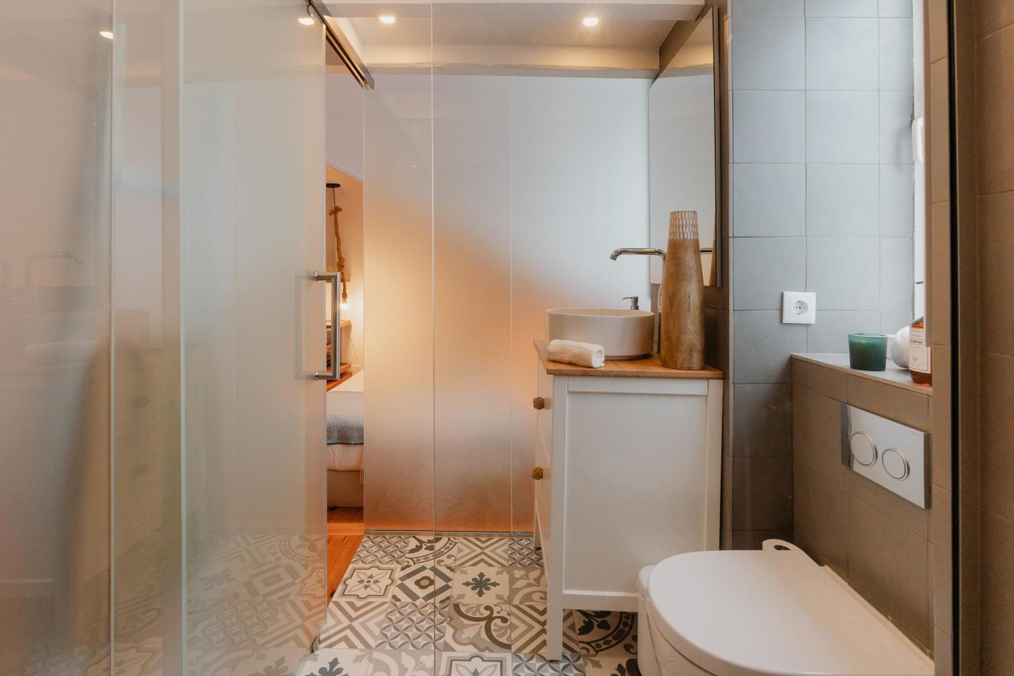 Appartamento Stylish Getaway In A Mezzanine Flat By The Castle Lisbona Esterno foto