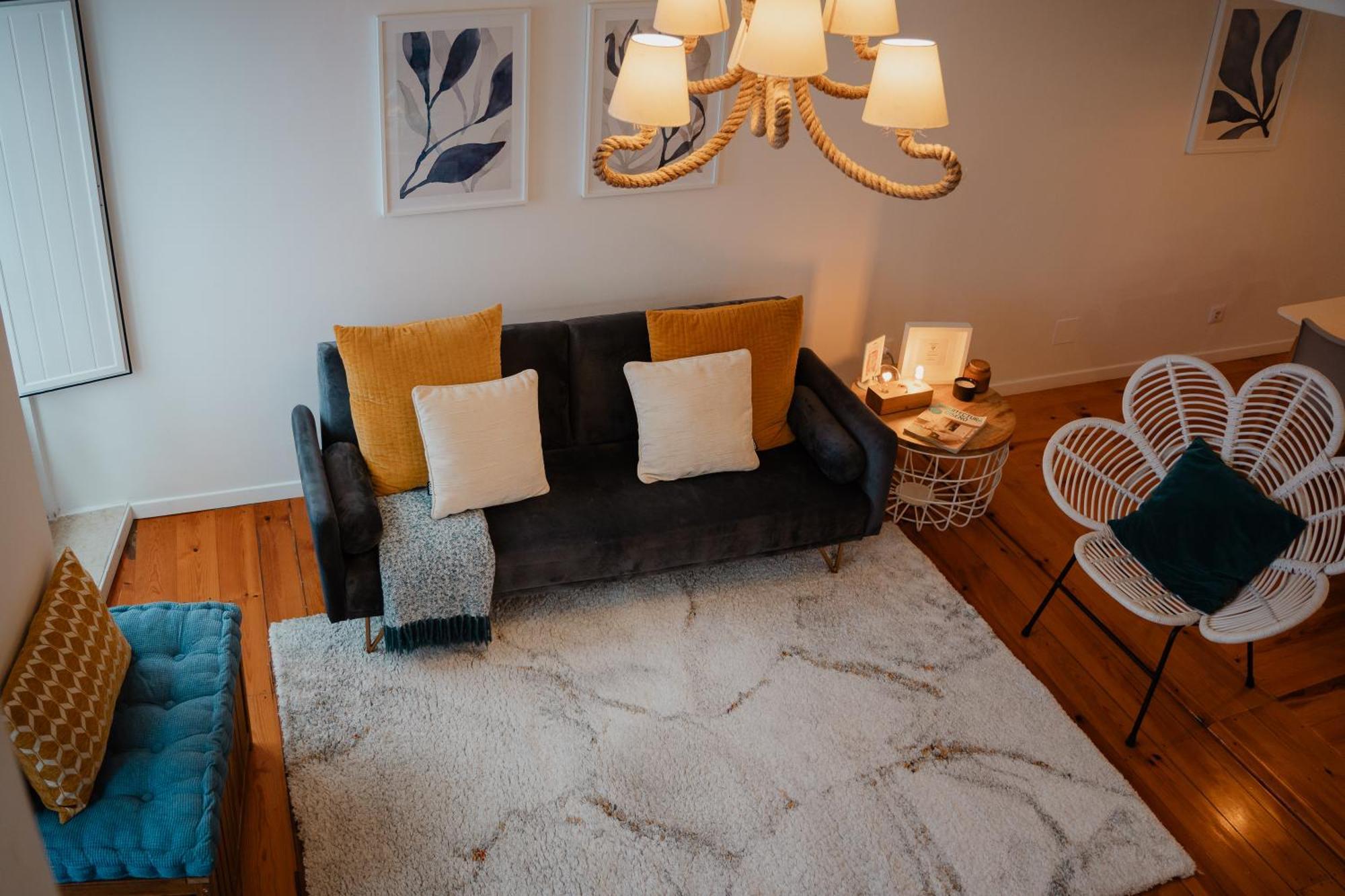 Appartamento Stylish Getaway In A Mezzanine Flat By The Castle Lisbona Esterno foto
