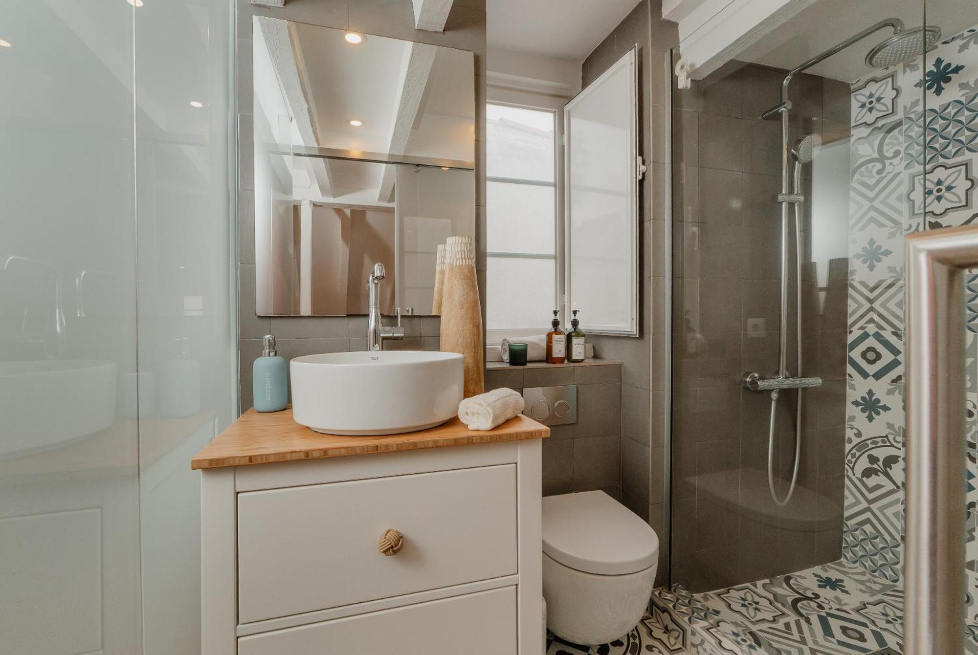 Appartamento Stylish Getaway In A Mezzanine Flat By The Castle Lisbona Esterno foto