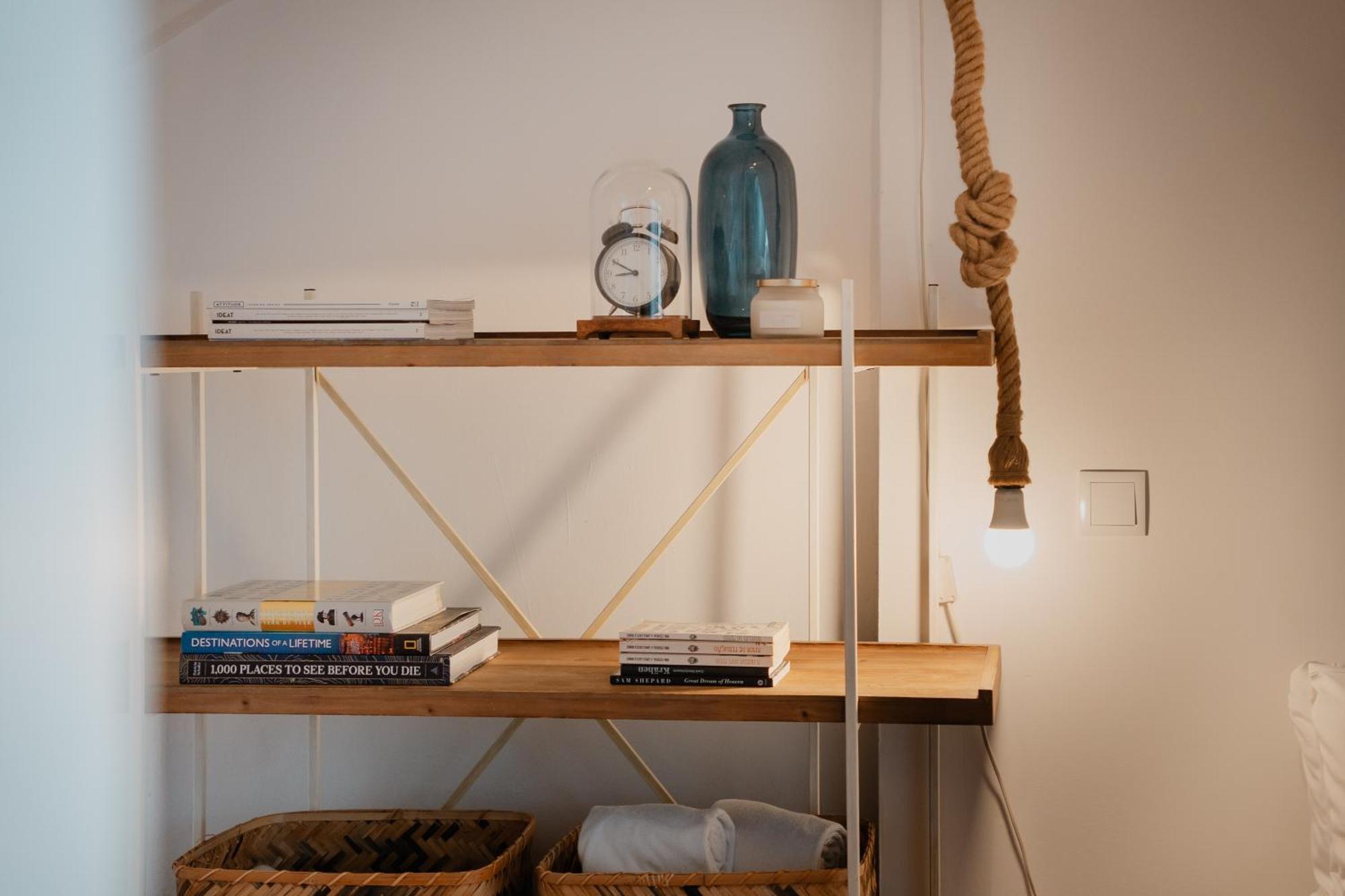 Appartamento Stylish Getaway In A Mezzanine Flat By The Castle Lisbona Esterno foto
