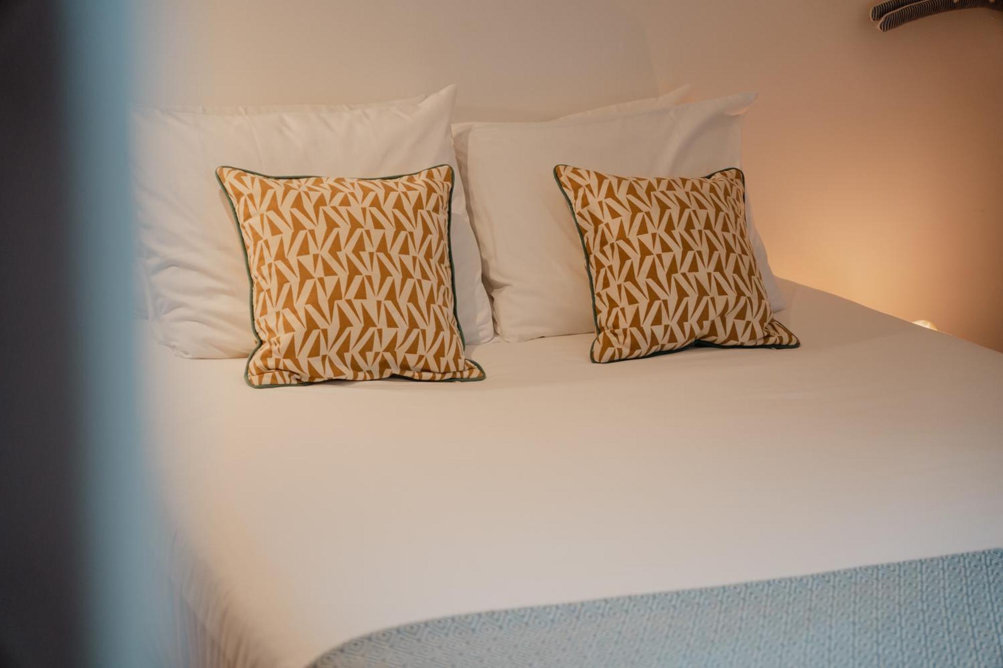 Appartamento Stylish Getaway In A Mezzanine Flat By The Castle Lisbona Esterno foto